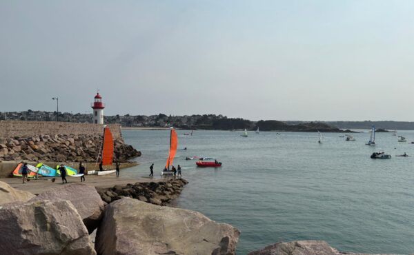 photo du centre nautique d'Erquy dans les Côtes d'Armor en Bretagne